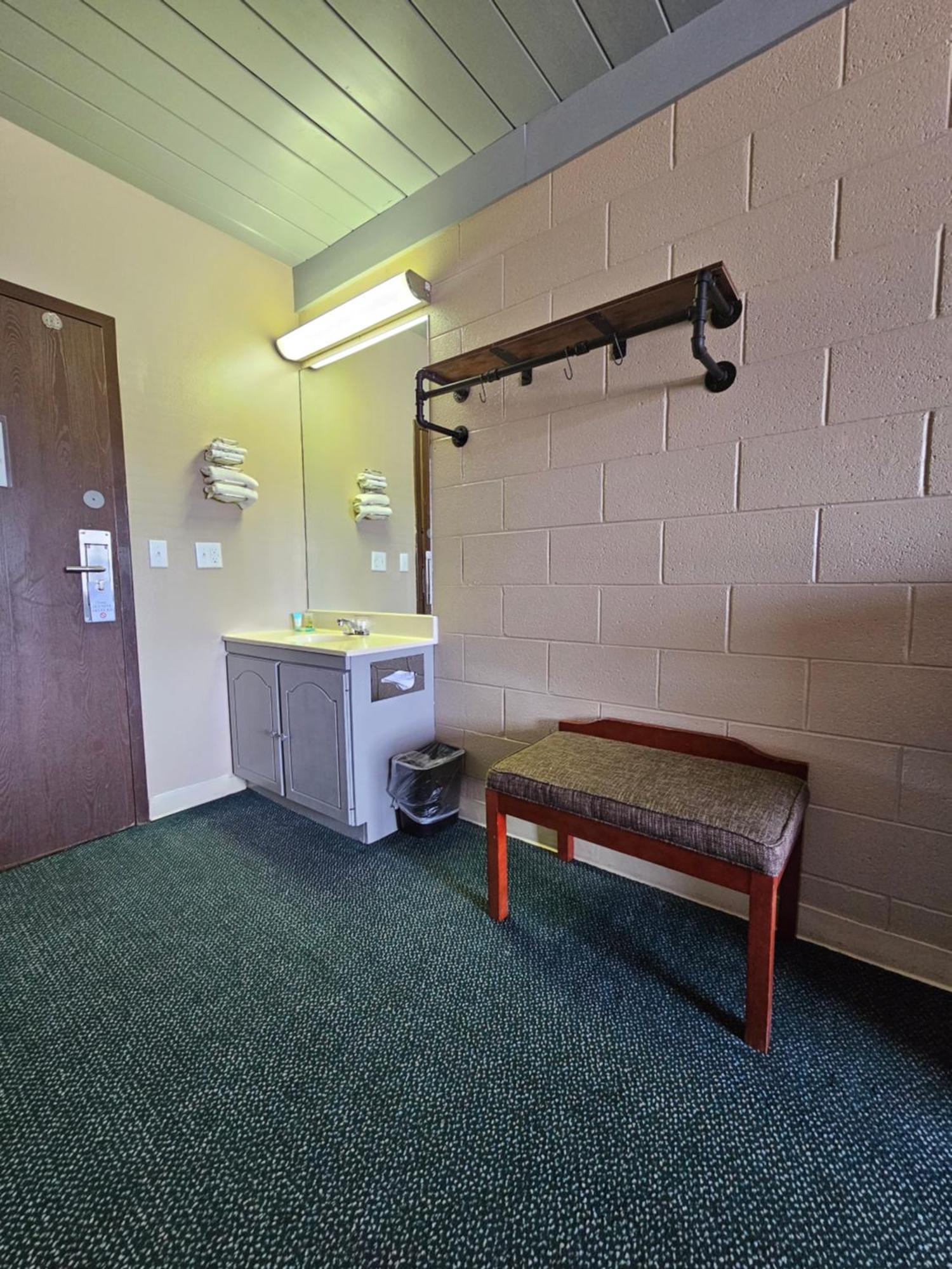 Motel 1st Choice Of Rawlins