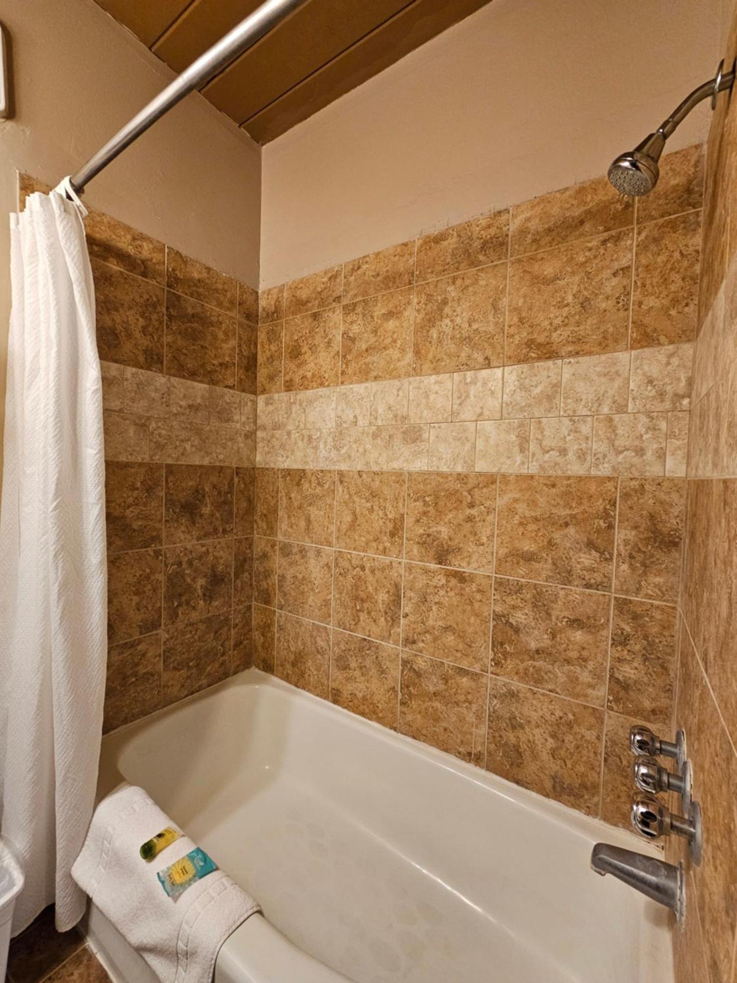 Motel 1st Choice Of 2*